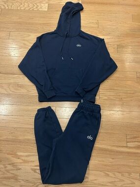 Alo accolade navy hoodie and joggers set